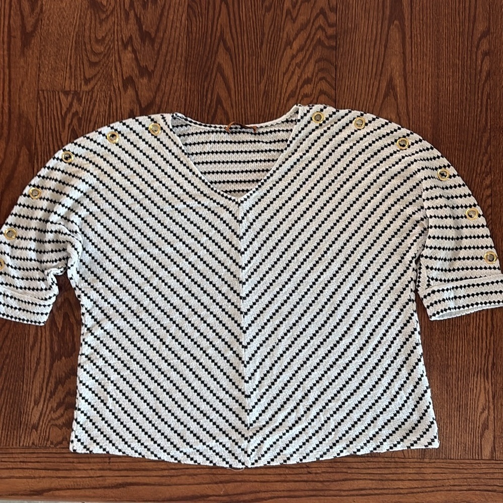 Belldini Black and White geometric chevron knit stretch top 3/4 Sleeve V neck XL